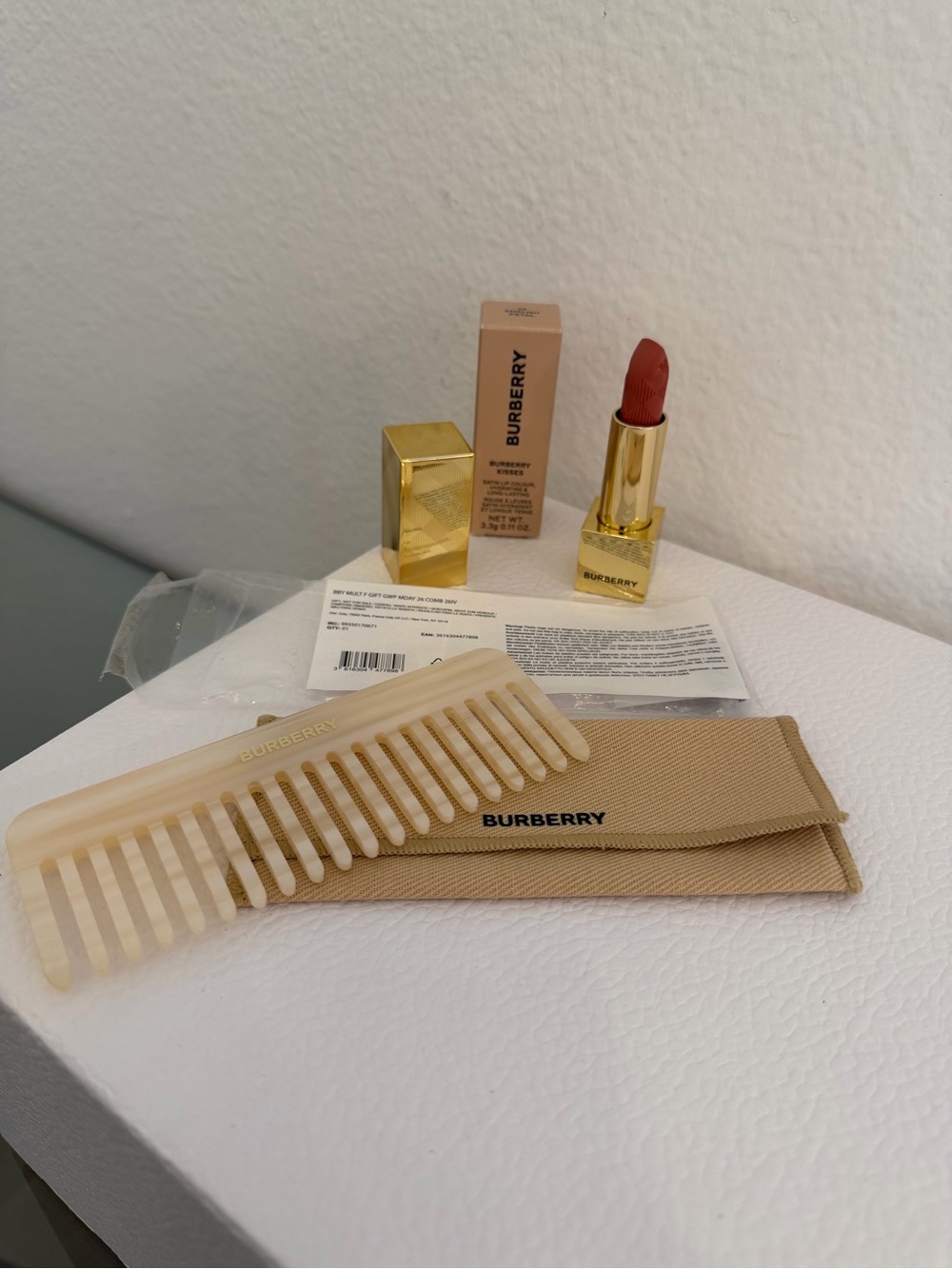 Burberry Gift Set Full Size Kisses Matte Lipstick 25 English Petal & Travel Comb